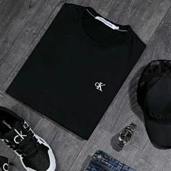 Les meilleures critiques de ✔️ Tee 👕 Shirt Essential 4544 Noir de Calvin Klein 🛒 -France Calvin Klein Soldes 2024 calvin klein 202411 J30J314544 BAE 20191030T165607 04