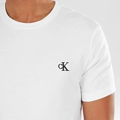 Acheter 🔔 Tee 👚 Shirt Essential 4544 Blanc de Calvin Klein 🤩 -France Calvin Klein Soldes 2024 calvin klein 202413 J30J314544 YAF 20191029T164432 02