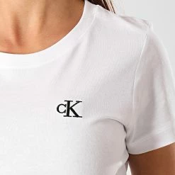 Meilleur prix 🔥 Tee 👕 Shirt Femme CK Embroidery 2883 Blanc de Calvin Klein 👍 -France Calvin Klein Soldes 2024 calvin klein 202933 J20J212883 YAF 20191107T141932 02