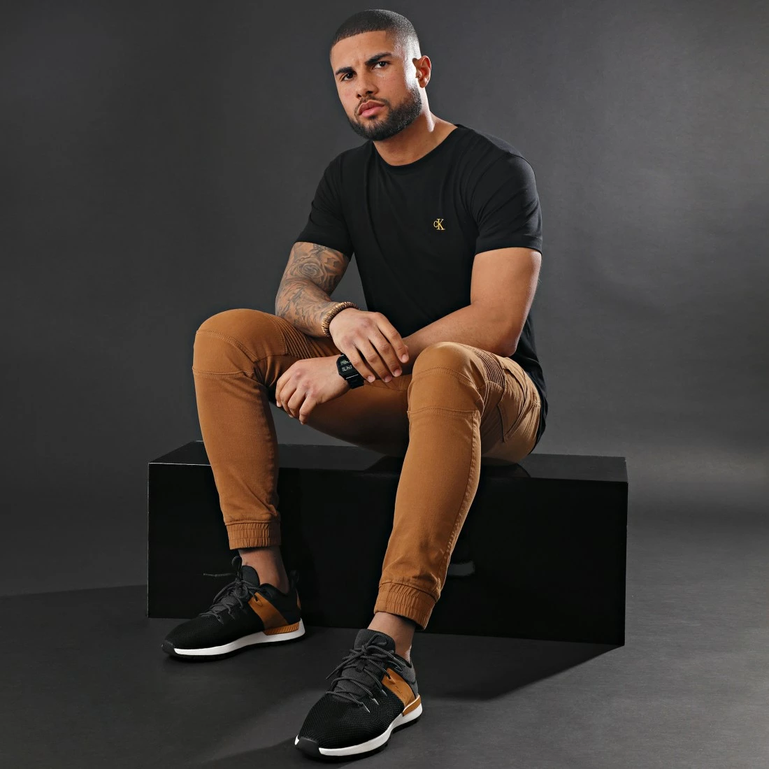 Tout neuf 🧨 Tee 👚 Shirt Essential Broderie Gold 7318 Noir Doré de Calvin Klein 🎉 5 Tout neuf 🧨 Tee 👚 Shirt Essential Broderie Gold 7318 Noir Doré de Calvin Klein 🎉 – Image 5