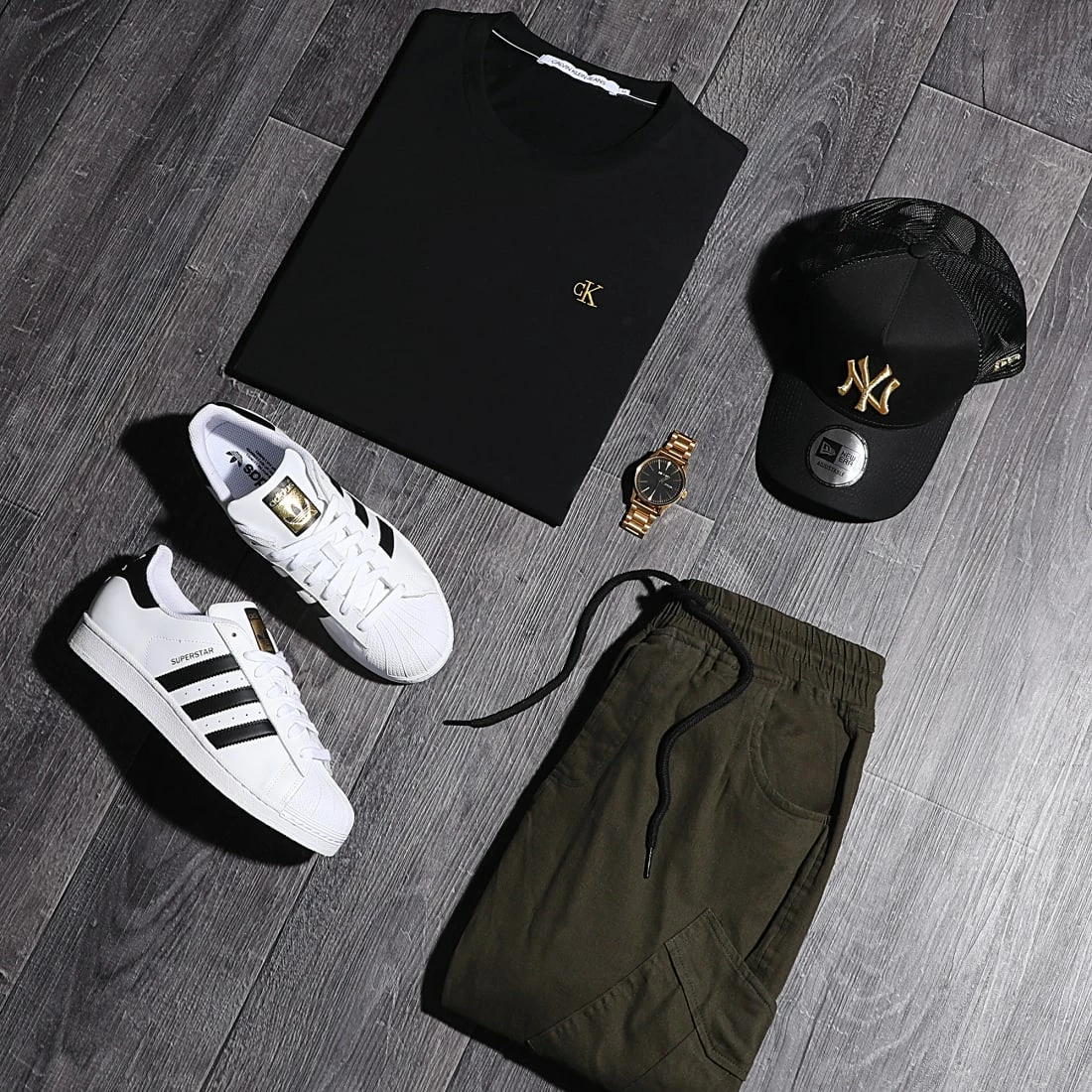 Tout neuf 🧨 Tee 👚 Shirt Essential Broderie Gold 7318 Noir Doré de Calvin Klein 🎉 3 Tout neuf 🧨 Tee 👚 Shirt Essential Broderie Gold 7318 Noir Doré de Calvin Klein 🎉 – Image 3