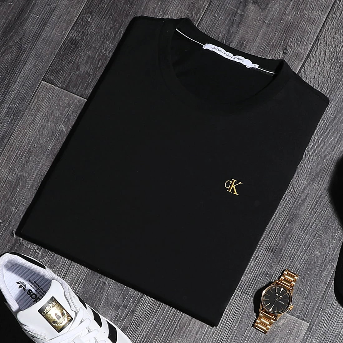 Tout neuf 🧨 Tee 👚 Shirt Essential Broderie Gold 7318 Noir Doré de Calvin Klein 🎉 4 Tout neuf 🧨 Tee 👚 Shirt Essential Broderie Gold 7318 Noir Doré de Calvin Klein 🎉 – Image 4