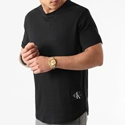 Remise ✨ Tee 👚 Shirt Oversize Badge Turn Up Sleeve Noir de Calvin Klein ✨ -France Calvin Klein Soldes 2024 calvin klein 254613 J30J315319 BAE 20210226T142210 03