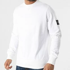 Le moins cher 😉 Sweat Crewneck Monogram Sleeve Badge 4035 Blanc de Calvin Klein ⭐