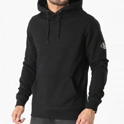 Vente flash 🛒 Sweat Capuche Monogram Sleeve Badge 4036 Noir de Calvin Klein 😉