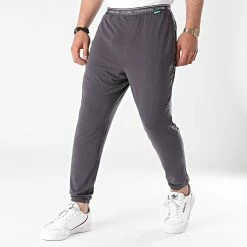 Coupon 🎉 Pantalon Jogging NM2001E Gris Anthracite de Calvin Klein ⭐