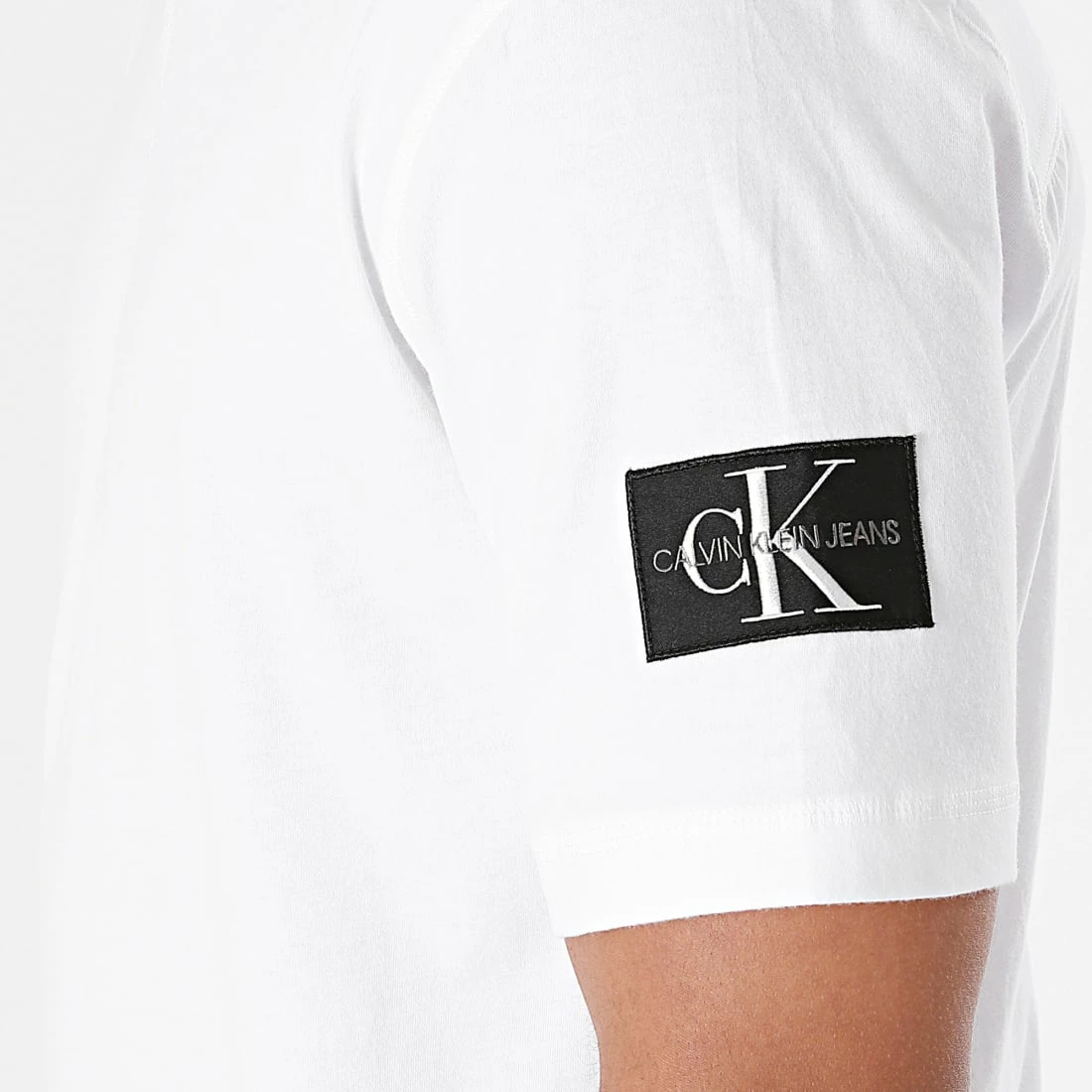 Coupon 😀 Tee 👕 Shirt Monogram Sleeve Badge 4051 Blanc de Calvin Klein 😍 2 Coupon 😀 Tee 👕 Shirt Monogram Sleeve Badge 4051 Blanc de Calvin Klein 😍 – Image 2