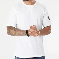 Coupon 😀 Tee 👕 Shirt Monogram Sleeve Badge 4051 Blanc de Calvin Klein 😍 6 Coupon 😀 Tee 👕 Shirt Monogram Sleeve Badge 4051 Blanc de Calvin Klein 😍 -France Calvin Klein Soldes 2024 calvin klein 265624 J30J314051 YAF 20210518T160824 03