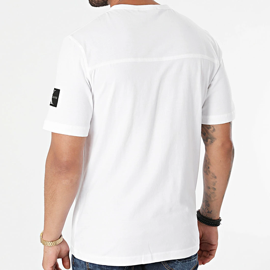 Coupon 😀 Tee 👕 Shirt Monogram Sleeve Badge 4051 Blanc de Calvin Klein 😍 4 Coupon 😀 Tee 👕 Shirt Monogram Sleeve Badge 4051 Blanc de Calvin Klein 😍 – Image 4