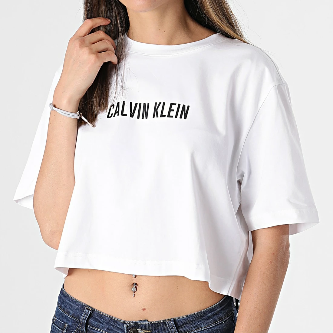 Meilleure vente 💯 Tee 👕 Shirt Crop Femme K142 Blanc de Calvin Klein ❤️ 1 Meilleure vente 💯 Tee 👕 Shirt Crop Femme K142 Blanc de Calvin Klein ❤️