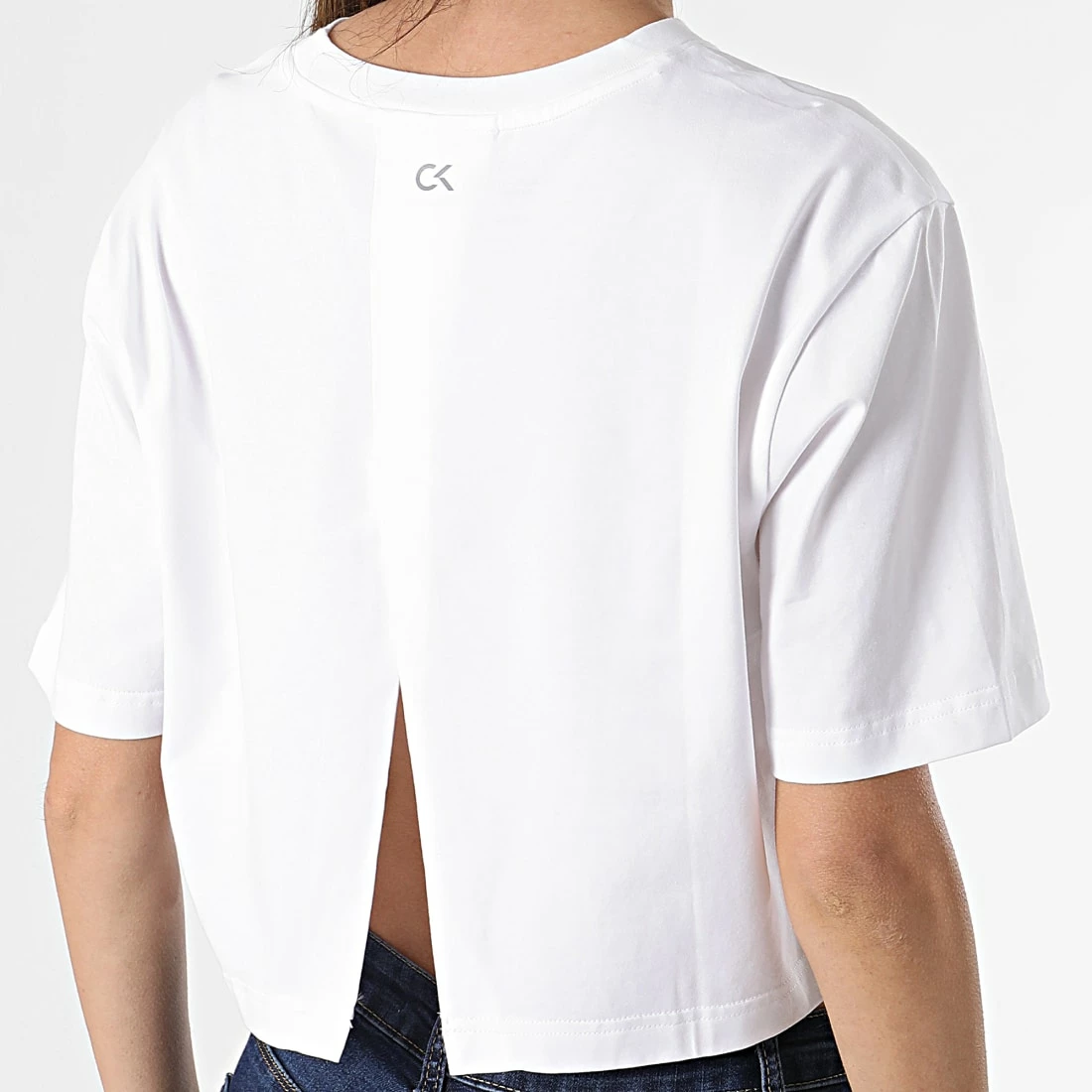 Meilleure vente 💯 Tee 👕 Shirt Crop Femme K142 Blanc de Calvin Klein ❤️ 4 Meilleure vente 💯 Tee 👕 Shirt Crop Femme K142 Blanc de Calvin Klein ❤️ – Image 4
