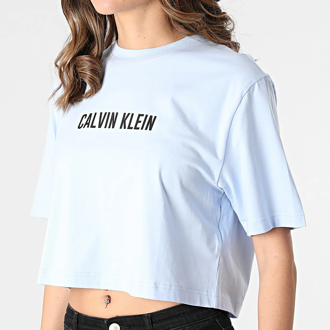 Sortie 🎁 Tee 👕 Shirt Crop Femme K142 Bleu Clair de Calvin Klein 👍 1 Sortie 🎁 Tee 👕 Shirt Crop Femme K142 Bleu Clair de Calvin Klein 👍
