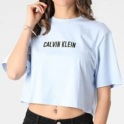 Sortie 🎁 Tee 👕 Shirt Crop Femme K142 Bleu Clair de Calvin Klein 👍 6 Sortie 🎁 Tee 👕 Shirt Crop Femme K142 Bleu Clair de Calvin Klein 👍 -France Calvin Klein Soldes 2024 calvin klein 265702 00GWF0K142 407 20210521T160342 03