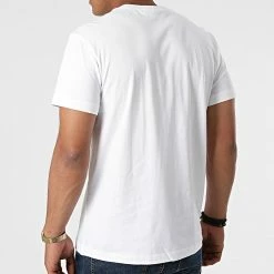 Top 10 🧨 Tee 👚 Shirt Institutional Seasonal Graphic 8208 Blanc de Calvin Klein 😀 -France Calvin Klein Soldes 2024 calvin klein 270259 J30J318208 YAF 20210621T092147 04