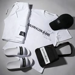 Top 10 🧨 Tee 👚 Shirt Institutional Seasonal Graphic 8208 Blanc de Calvin Klein 😀 -France Calvin Klein Soldes 2024 calvin klein 270259 J30J318208 YAF 20210707T101243 05