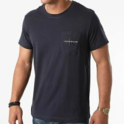 Nouveau 😀 Tee 👚 Shirt Poche Monogram Embroidery 9098 Bleu Marine de Calvin Klein 👍