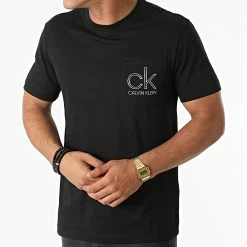 Promo 👍 Tee 👕 Shirt Poche 6709 Noir Argent de Calvin Klein 🤩 -France Calvin Klein Soldes 2024 calvin klein 270807 K10K106709 0GK 20210625T144657 03