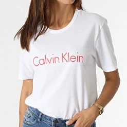 Top 10 💯 Tee 👕 Shirt Femme Sleepwear QS6105E Blanc de Calvin Klein 🌟 -France Calvin Klein Soldes 2024 calvin klein 270851 QS6105E SWI 20210625T164017 03