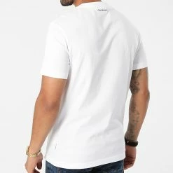 Top 10 🎉 Tee 👕 Shirt Logo Stripe 7307 Blanc de Calvin Klein 😍 7 Top 10 🎉 Tee 👕 Shirt Logo Stripe 7307 Blanc de Calvin Klein 😍 -France Calvin Klein Soldes 2024 calvin klein 272896 K10K107307 YAF 20210707T160011 04