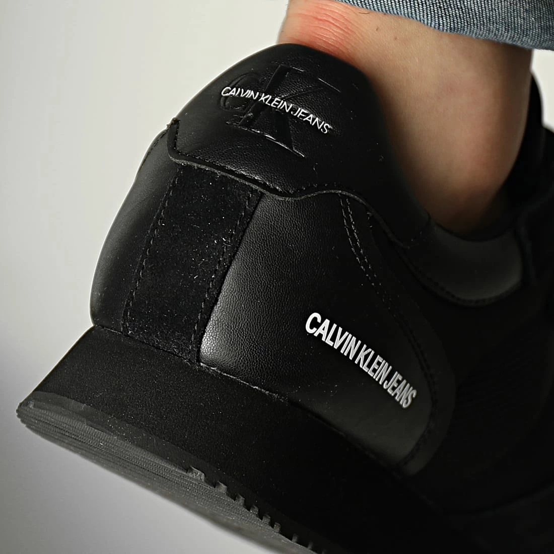 Bon marché 😀 Baskets Runner Lace Up 0293 Triple Black de Calvin Klein ✔️ 4 Bon marché 😀 Baskets Runner Lace Up 0293 Triple Black de Calvin Klein ✔️ – Image 4