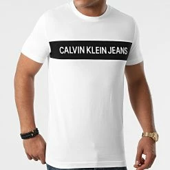 Grosses soldes 😍 Tee 👚 Shirt Institutional Blocking Panel 5283 Blanc de Calvin Klein ❤️