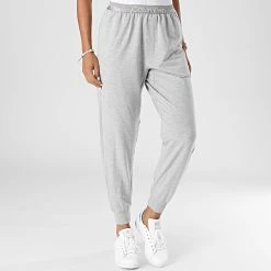 Promo 🤩 Pantalon Jogging NM2175E Gris Chiné de Calvin Klein 👏 -France Calvin Klein Soldes 2024 calvin klein 276302 NM2175E P7A 20210730T143813 03