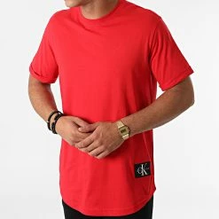 Meilleure vente ⭐ Tee 👚 Shirt Oversize Badge Turn Up 5319 Rouge de Calvin Klein ✔️ -France Calvin Klein Soldes 2024 calvin klein 276461 J30J315319 XCF 20210729T154639 03
