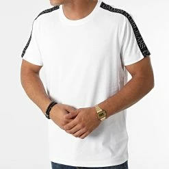 Le moins cher 🌟 Tee 👚 Shirt A Bandes 8737 Blanc de Calvin Klein ⭐ -France Calvin Klein Soldes 2024 calvin klein 276472 J30J318737 YAF 20210729T140842 03