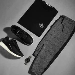 Vente flash ⌛ Tee 👚 Shirt Poche Monogram Embroidery 9098 Noir de Calvin Klein 😀 -France Calvin Klein Soldes 2024 calvin klein 281933 J30J319098 0GO 20210903T142312 03