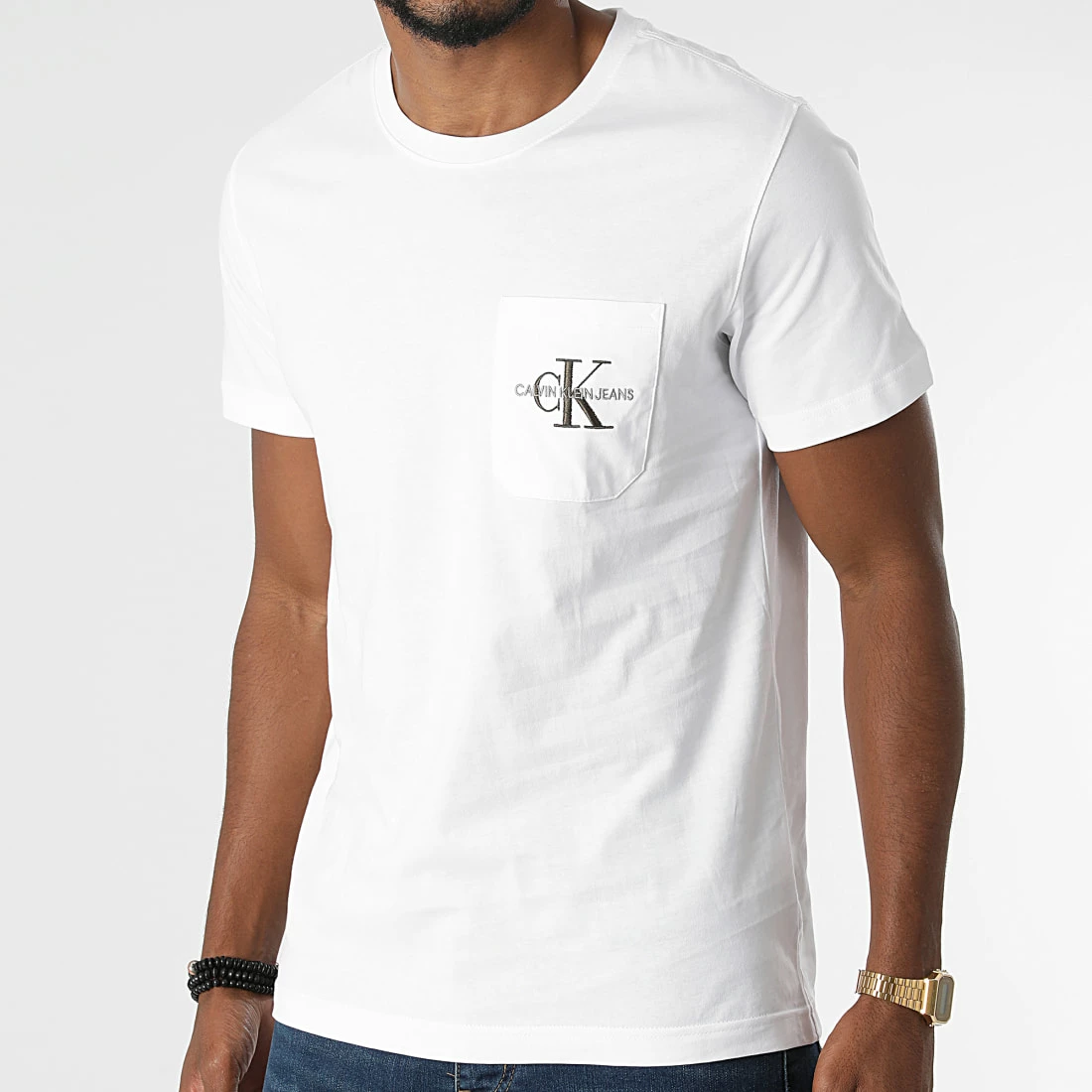 Vente flash ⌛ Tee 👚 Shirt Poche Monogram Embroidery 9098 Blanc de Calvin Klein 🛒 1 Vente flash ⌛ Tee 👚 Shirt Poche Monogram Embroidery 9098 Blanc de Calvin Klein 🛒