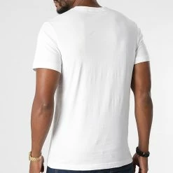 Vente flash ⌛ Tee 👚 Shirt Poche Monogram Embroidery 9098 Blanc de Calvin Klein 🛒 7 Vente flash ⌛ Tee 👚 Shirt Poche Monogram Embroidery 9098 Blanc de Calvin Klein 🛒 -France Calvin Klein Soldes 2024 calvin klein 281934 J30J319098 0K4 20210902T162143 04