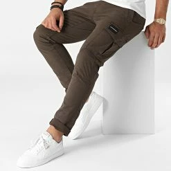 Sortie 🔔 Pantalon Cargo Skinny 8586 Taupe de Calvin Klein ⌛ -France Calvin Klein Soldes 2024 calvin klein 288023 J30J318586 LBL 20211014T151143 03
