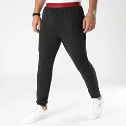 Les meilleures critiques de 🎁 Pantalon Jogging NM1661E Noir de Calvin Klein 👏