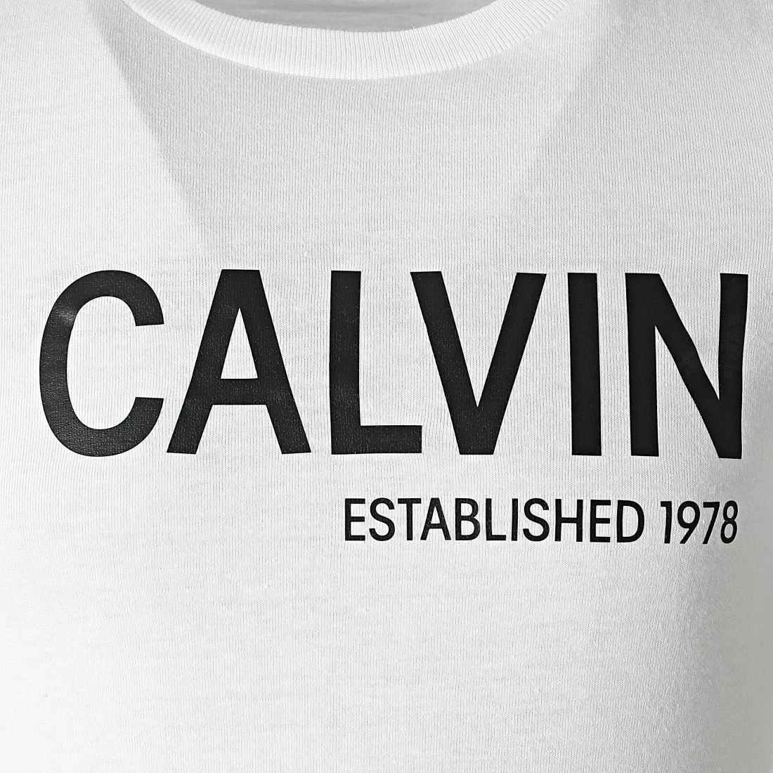 Meilleure vente 🎁 Tee 👚 Shirt Enfant Hero Logo 1107 Blanc de Calvin Klein ⭐ 2 Meilleure vente 🎁 Tee 👚 Shirt Enfant Hero Logo 1107 Blanc de Calvin Klein ⭐ – Image 2