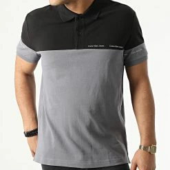 Promo 👏 Polo Manches Courtes Repeat Logo Colorblock 9674 Gris Noir de Calvin Klein 👏 -France Calvin Klein Soldes 2024 calvin klein 292647 J30J319674 PTP 20211130T152456 03