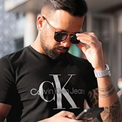 Top 10 😉 Tee 👕 Shirt 0806 Noir Argenté de Calvin Klein 🛒 -France Calvin Klein Soldes 2024 calvin klein 292687 J30J320806 0GN 20220504T094054 05