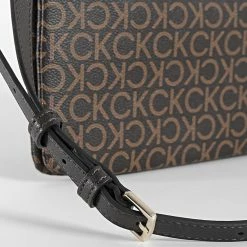 Budget 🛒 Sacoche CK Must 8869 Marron de Calvin Klein 🥰 6 Budget 🛒 Sacoche CK Must 8869 Marron de Calvin Klein 🥰 -France Calvin Klein Soldes 2024 calvin klein 294464 K60K608869 0HD 20220601T150312 03