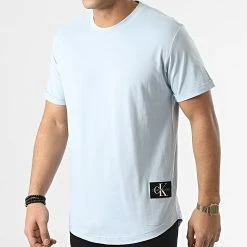 Sortie 🎁 Tee 👚 Shirt Oversize Badge Turn Up Sleeve 5319 Bleu Clair de Calvin Klein 🤩