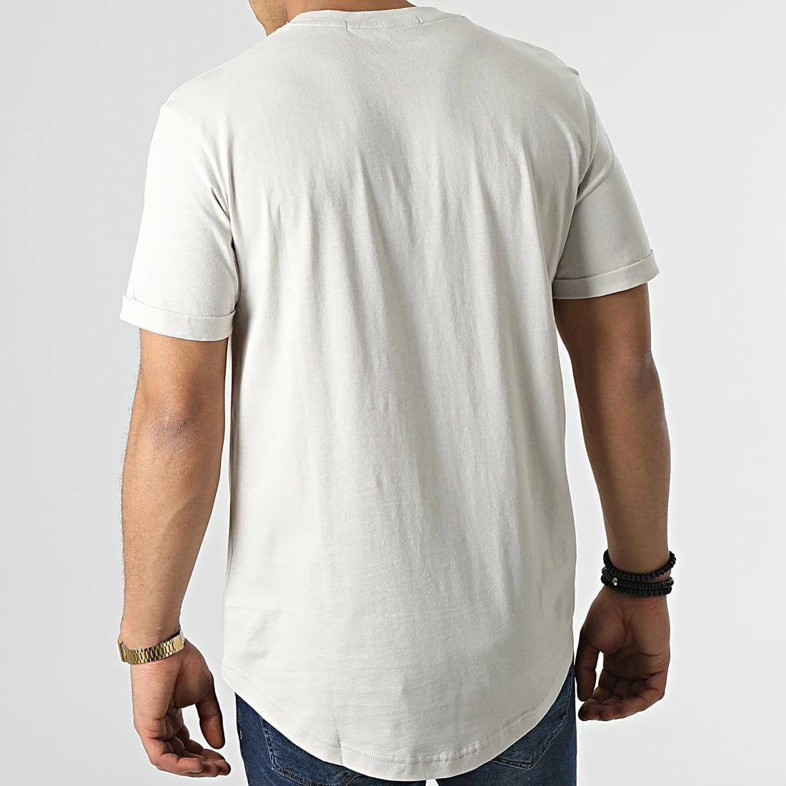 Nouveau 🧨 Tee 👚 Shirt Oversize Badge Turn Up Sleeve 5319 Gris Clair de Calvin Klein 🤩 4 Nouveau 🧨 Tee 👚 Shirt Oversize Badge Turn Up Sleeve 5319 Gris Clair de Calvin Klein 🤩 – Image 4