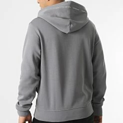 Vente flash ⭐ Sweat Capuche Repeat Logo 9701 Gris de Calvin Klein ❤️ -France Calvin Klein Soldes 2024 calvin klein 295650 J30J319701 PTP 20211217T163914 04