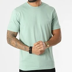 Meilleure affaire 👏 Tee 👕 Shirt Cotton Chest Logo 3307 Vert Clair de Calvin Klein ❤️ -France Calvin Klein Soldes 2024 calvin klein 295730 K10K103307 LFG 20211220T163507 03