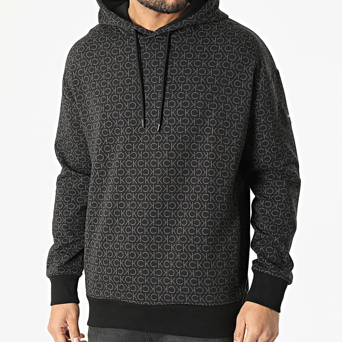 Promo 😀 Sweat Capuche Comfort Allover Logo 8448 Noir de Calvin Klein 💯 1 Promo 😀 Sweat Capuche Comfort Allover Logo 8448 Noir de Calvin Klein 💯