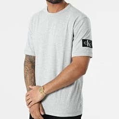 Offres ⭐ Tee 👚 Shirt Monogram Sleeve Badge 4051 Gris Chiné de Calvin Klein 🌟 6 Offres ⭐ Tee 👚 Shirt Monogram Sleeve Badge 4051 Gris Chiné de Calvin Klein 🌟 -France Calvin Klein Soldes 2024 calvin klein 296658 J30J314051 P01 20220106T155716 03