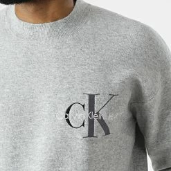 Grosses soldes 🔥 Pull Two Tone Monogram 9662 Gris Chiné de Calvin Klein 🤩 -France Calvin Klein Soldes 2024 calvin klein 296671 J30J319662 P01 20220322T142934 02
