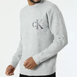 Grosses soldes 🔥 Pull Two Tone Monogram 9662 Gris Chiné de Calvin Klein 🤩 -France Calvin Klein Soldes 2024 calvin klein 296671 J30J319662 P01 20220322T142935 03