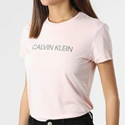 Meilleure affaire 🎁 Tee 👕 Shirt Femme GWF1K140 Rose Réfléchissant de Calvin Klein 😍