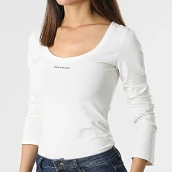 Grosses soldes ✔️ Tee 👕 Shirt Manches Longues Femme Micro Branding 7656 Beige de Calvin Klein 🥰 -France Calvin Klein Soldes 2024 calvin klein 297640 J20J217656 YAS 20220111T155902 01