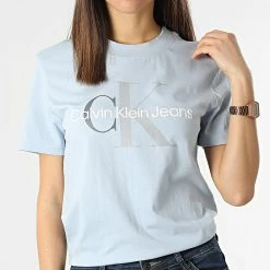 Meilleure affaire 😀 Tee 👕 Shirt Femme 7711 Bleu Clair de Calvin Klein 🔔 -France Calvin Klein Soldes 2024 calvin klein 297650 J20J217711 C1U 20220201T154803 03