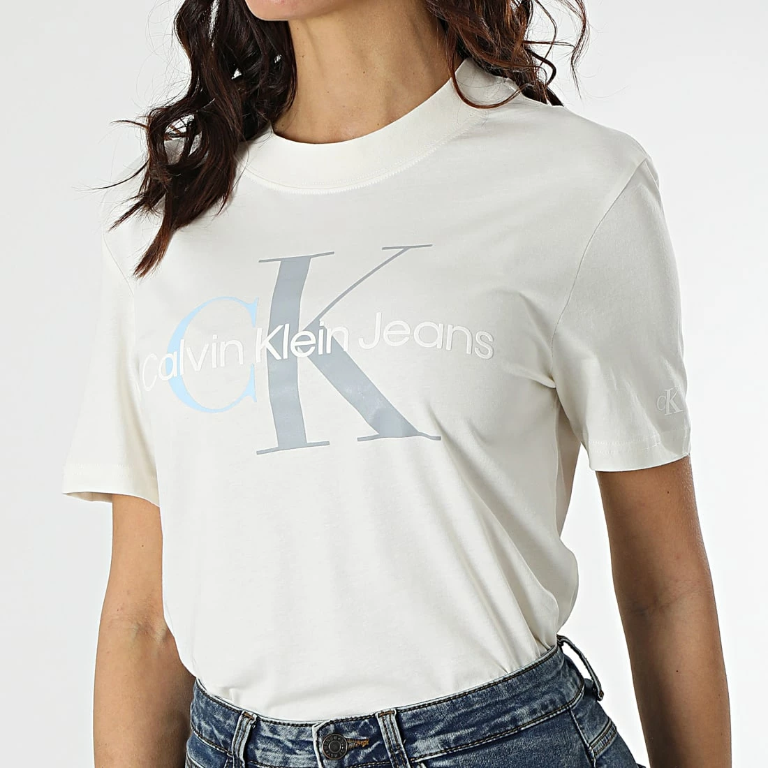 De gros 😉 Tee 👚 Shirt Femme Two Tone Monogram 7711 Beige de Calvin Klein 😍 1 De gros 😉 Tee 👚 Shirt Femme Two Tone Monogram 7711 Beige de Calvin Klein 😍