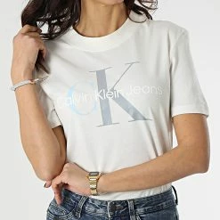 De gros 😉 Tee 👚 Shirt Femme Two Tone Monogram 7711 Beige de Calvin Klein 😍 6 De gros 😉 Tee 👚 Shirt Femme Two Tone Monogram 7711 Beige de Calvin Klein 😍 -France Calvin Klein Soldes 2024 calvin klein 297651 J20J217711 YAS 20220121T163516 03